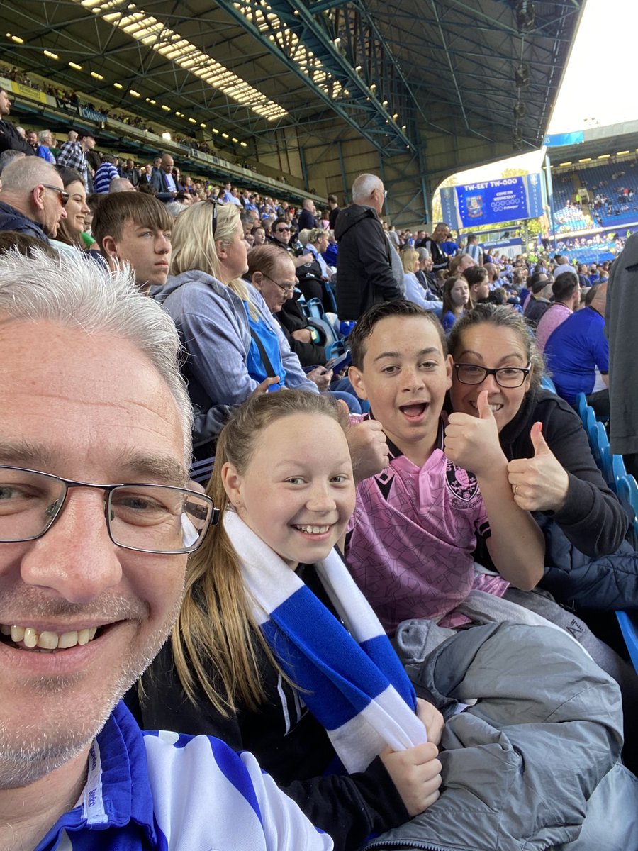taurustweet's tweet photo. Come on the owls!!! @swfc #shwpor #swfc https://t.co/NcRym3P711