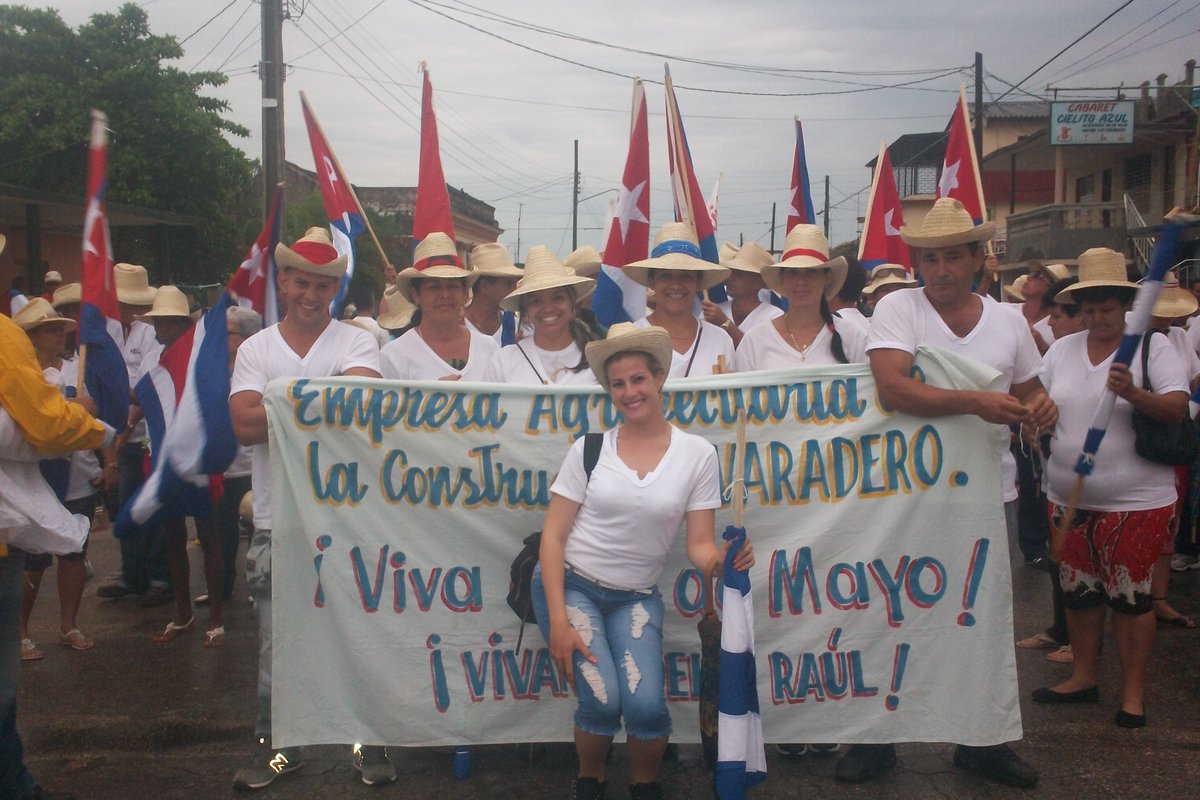 yadier_navarro's tweet photo. Presentes estaremos los trabajadores de la @EACVagromicons mañana #1Mayo junto a #Cuba, junto a la Revolución.
#VamosConTodo
#CubaViveYTrabaja
#MatancerosEnVictoria
#JagueyEnVictoria
@IvnMartnezIzqu1 @SuselyMorfaG
@gonzalez_meilys @RamonGomezMedi4
@mariofsabines @LuzardoMagdiel https://t.co/oWNQAsEjWI