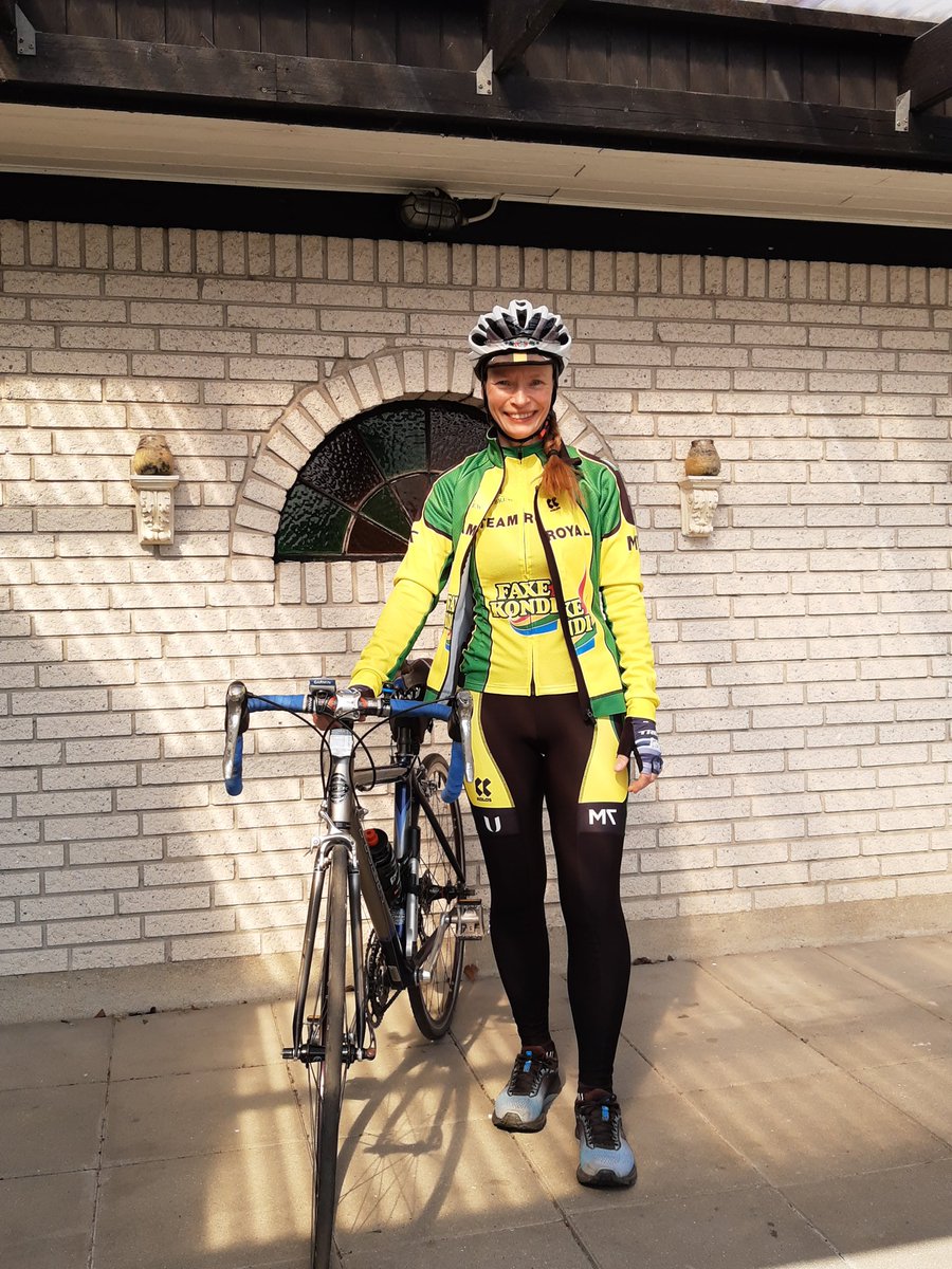 bikeAlottle's tweet photo. Sunny Saturday #ride in new teamkit - can't wait 'till I roll out with colleagues, doing the #TourdeStorebælt sportive June 11th 🚴‍♀️🚴‍♂️🚴🚴‍♂️🚴🚴‍♀️🚴‍♂️
#RoyalUnibrew teamkit for our very own #TeamRoyal - and great quality from #mseven 👌
#aatr #outwithmadone #lovecycling https://t.co/tJW16tqciw