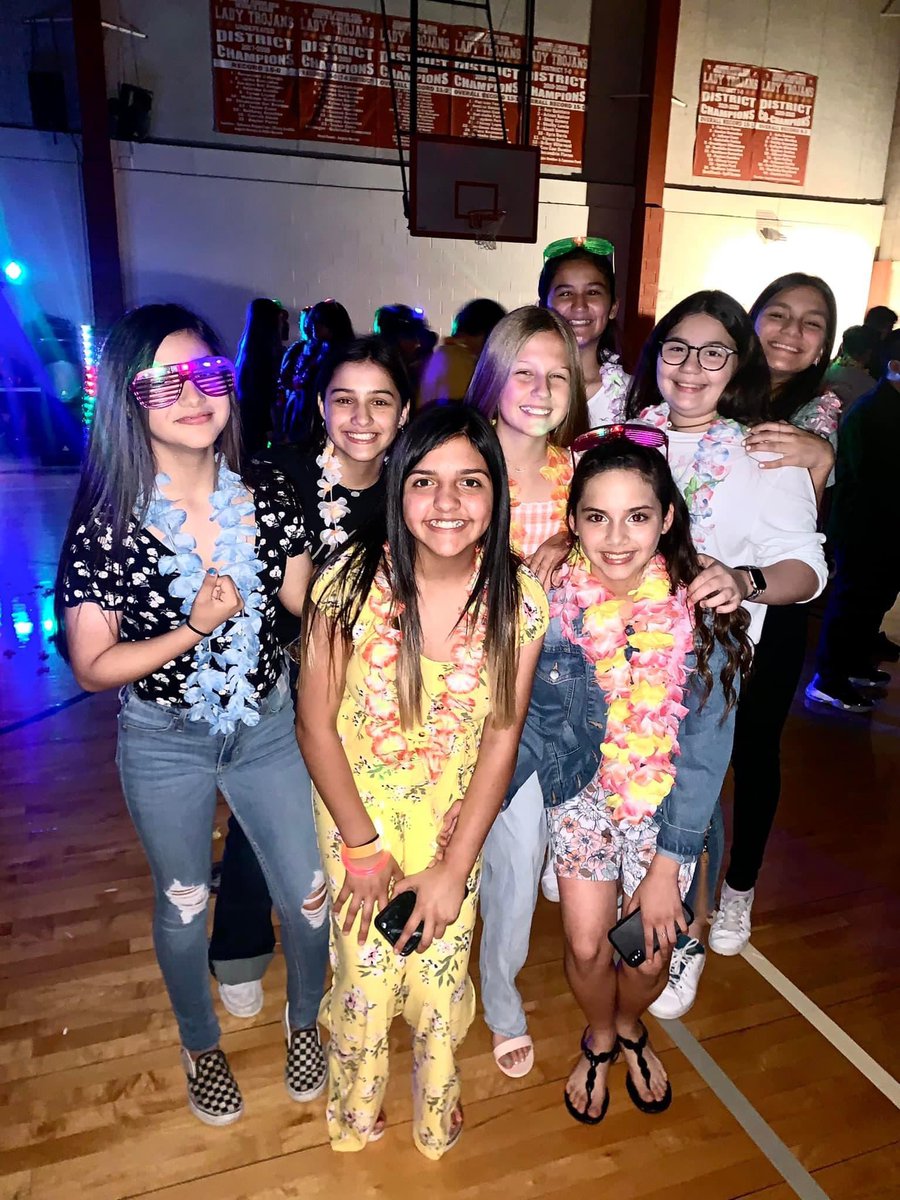 MorenoJrHigh's tweet photo. Our kids had a blast at the PTO Reward Luau!! Thank you to our wonderful MJH PTO for all you do for our students and staff!! @BeevilleISD @TryMeFanning1 @DrTiffanySpicer https://t.co/mXXjR4ejii