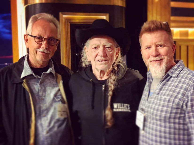 Happy belated 89th (!) to the great @willienelson. Our earlier conversation with @mattrollings88, who produced and played on recent Willie albums. In turn, Willie sang on Matt's own beautiful solo album with @LyleLovett and other friends: soulcountry.net/post/matt-roll… #willienelson