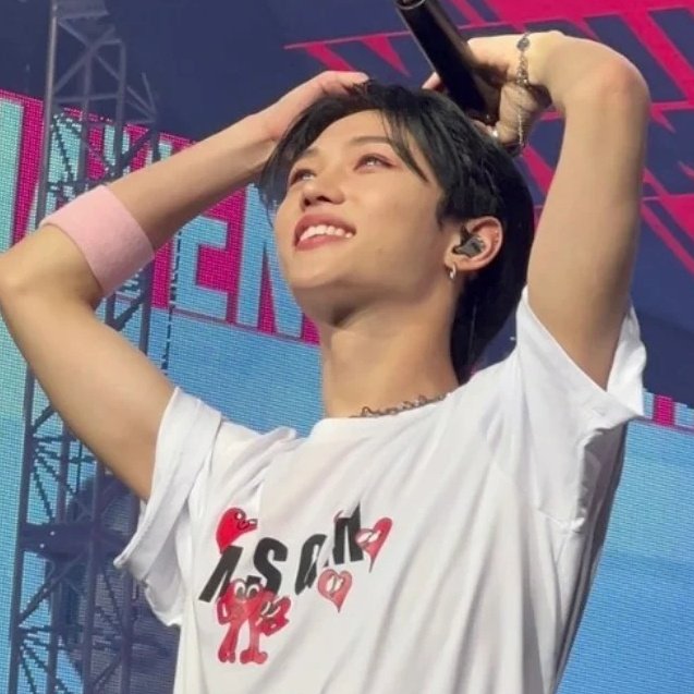 Çok güzel görünüyorlar...
#HyunLix #Hwangpil
#Felix #Hyunjin