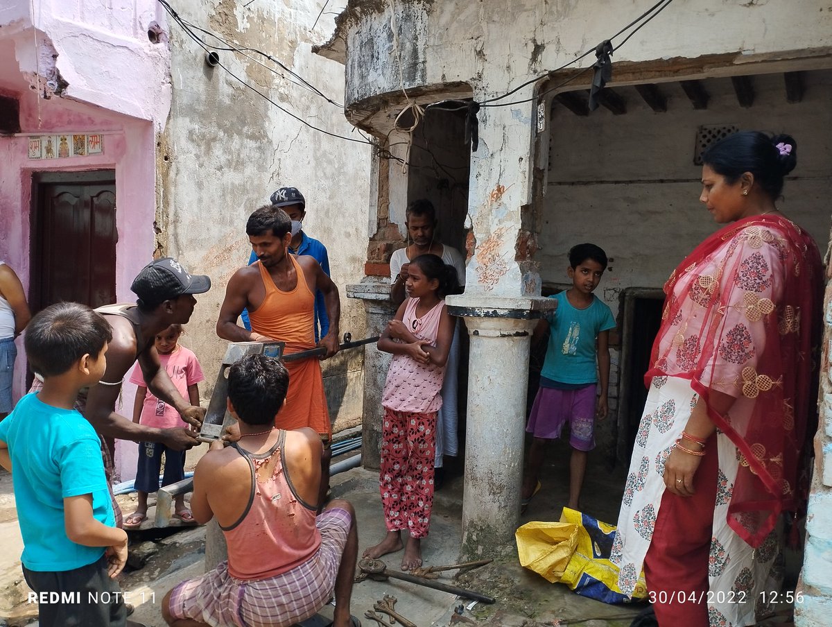SoniPurbey's tweet photo. भीषण गर्मी में जल की मुख्य समस्या को देखते हुए ।मैं  सामाजिक सेविका सोनी पूर्व ने क्षेत्र #वार्ड11 का निरक्षण की और सभी खराब चापाकल,  बोरिंग के समस्या को दूर किया।
@darbhanga_dm @BiharHealthDept @WRD_Bihar @darbhanga_rocks @BiharPHED https://t.co/KD1NaOV1Gv