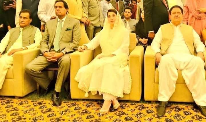 شکر کرو کیپٹن کو میز میسر آگئی ورنہ زمین پر بھی بٹھایا جا سکتا تھا۔