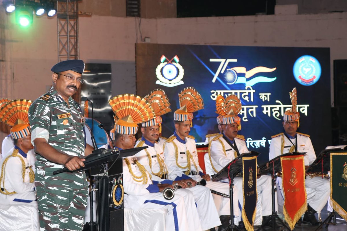 prakashdips's tweet photo. CRPF Band Display at Lohia Park, Lucknow to commemorate Azaadi ka Amrit Mahotsav...
Veer Naaris felicitated...
Large numbers of uniformed personnel, family members, students, public etc participated...
#BandDisplay
#AzaadiKaAmritMahotsav https://t.co/aPDITyA2gg