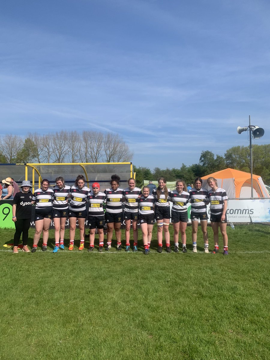 u18s minutes after a 38-0 win over Leicester forest, final game of the day against reading incoming! 

#CRFCgirlsontour #girlsrugby #CRFCgirlscan