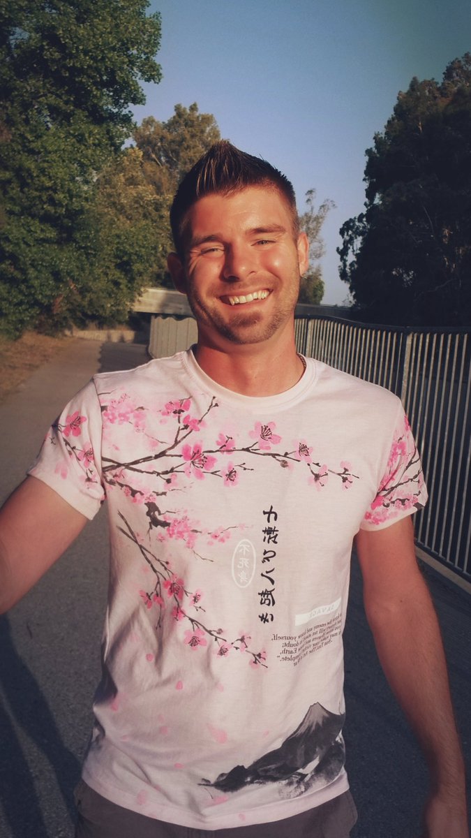 FroemmingAndrew's tweet photo. "In the evening light" some times you need to get out unplugged and clear your head.  I find a walk to be extremely therapeutic.  #growth #bebetter #liveyourbestlife #zen #evening https://t.co/RQ2RnJQrZ3