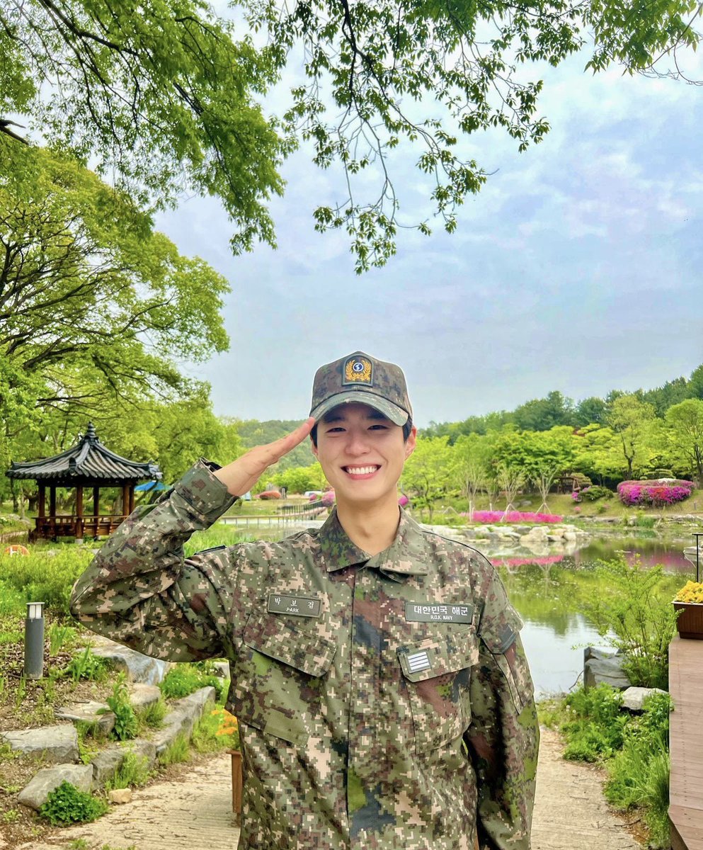 chevikenanga's tweet photo. Congrats for completing your military service. Welcome home, Bogum-ssi 🤗☺️💜
#welGUMback_BOGUMMY 
#WelcomeBackBOGUM
#ParkBoGum #박보검 https://t.co/UFBQF8go1s