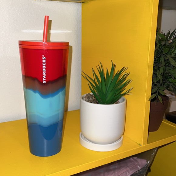 map2271's tweet photo. So good I had to share! Check out all the items I'm loving on @Poshmarkapp from @shopeunoia #poshmark #fashion #style #shopmycloset #loft #starbucks #rewash: https://t.co/Kh86uWLgJj https://t.co/V98KXfH8mB
