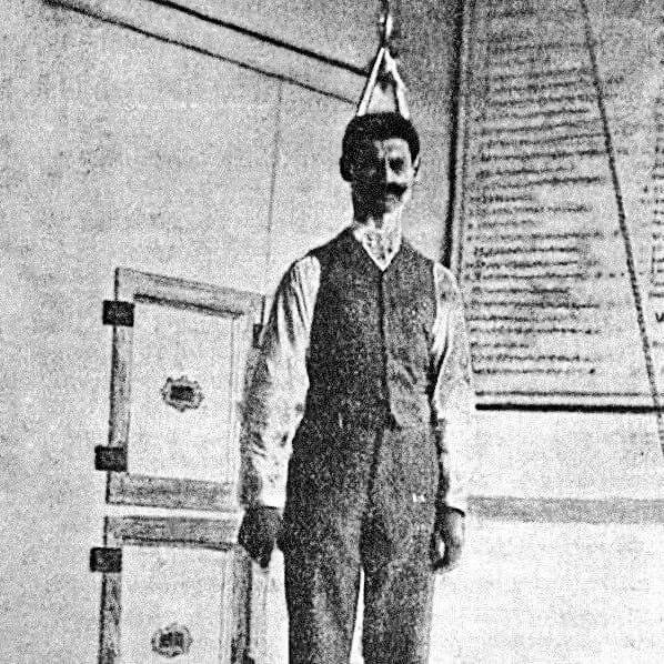 abh1kr's tweet photo. #Selfhanging in the name of science.

At the beginning of the 20th century, the Romanian forensic doctor Nicolae Minovici decided to find out what happens to people while they are in the noose. To this end, he made several attempts at self-immolation with the help of assistants. https://t.co/tCn1nHfrbM