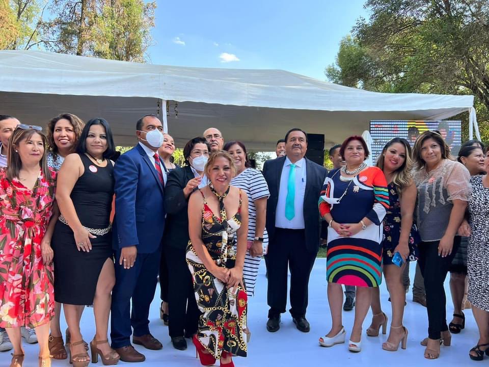 RodoHernandezMx's tweet photo. ¡Hola! 😃👋🏼
¿Cómo te la pasaste en el festejo?

Aquí te compartimos fotos de la celebración anual del Día de la Educadora y del Educador que organiza la #Sección45 del #SNTE.

#OrgullosamenteSNTE
#LaUnidadEsNuestraFortaleza https://t.co/ZxcOyhBEuf