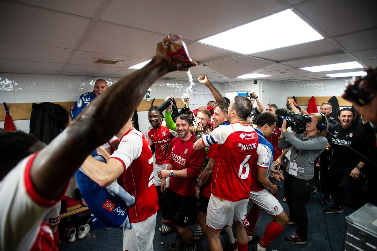 SkyBetLeagueOne's tweet photo. Scenes, @OfficialRUFC 🤩

#EFL | #SkyBetLeagueOne https://t.co/LPqiKQzOMu