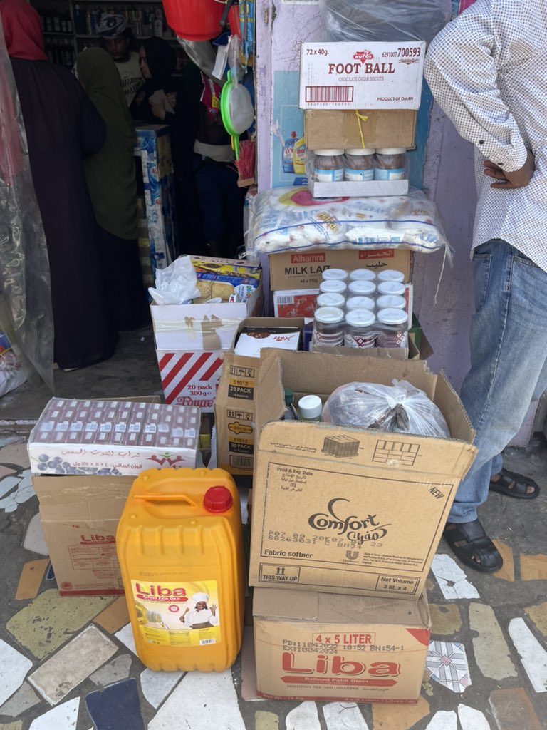 Kader_K_'s tweet photo. Moment plein d’émotion, ns sommes parti ce midi à Ali-Sabieh pour offrir aux enfant de la défunte Ferouze, des habits et accessoires, des jouets et une ration alimentaire et c’est avec leur sourire qu’on est revenu à la capitale, je n’oublierais jamais leur “MERCI TONTON 😀”. https://t.co/xOnJAhdCj2
