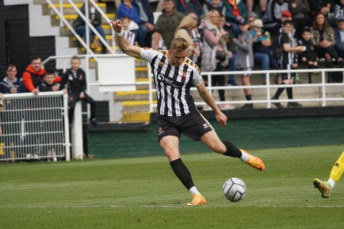 SpennymoorTown's tweet image. 𝙆𝙚𝙚𝙥 𝙥𝙪𝙨𝙝𝙞𝙣𝙜 𝙡𝙖𝙙𝙨!

📸 @DJNelsonPhotos 

#Moors ⚫️⚪️ 0-0 🟡🟡 #Hereford
#PrideOfCountyDurham