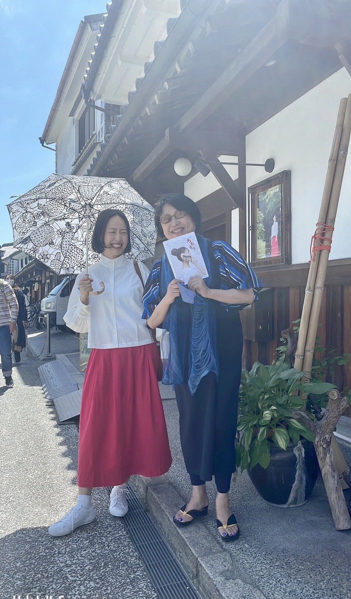 tomoco_ogura's tweet photo. #旅するコラボ展2022初夏 初日の今日は、#デニム研究所 @denimlabo_JB さんで出逢ったいまの季節にぴったりの白のトップスと #旅する赤いスカート を合わせました✨
とってもお気に入り😊
#Okayama #madeinJapan #SETTO #Denimlaboratory
#岡山 #倉敷 #久留米 #久留米絣 #Kurashiki #美観地区 https://t.co/ENtDlWeef9