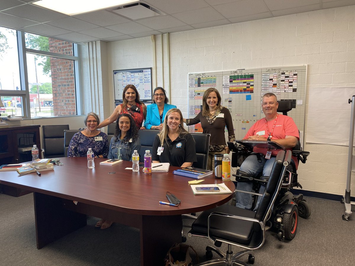 What an exciting day. Charleston,SC & Splendora ISD visited @LasAmericasMS & @JaneLongFutures to learn how we work with #Newcomers from around the world. It’s what we do! @GPonceHS @JoeChandlerHISD @HISDSupe @HISDMultiPrgms TY @MsSalvac for visiting