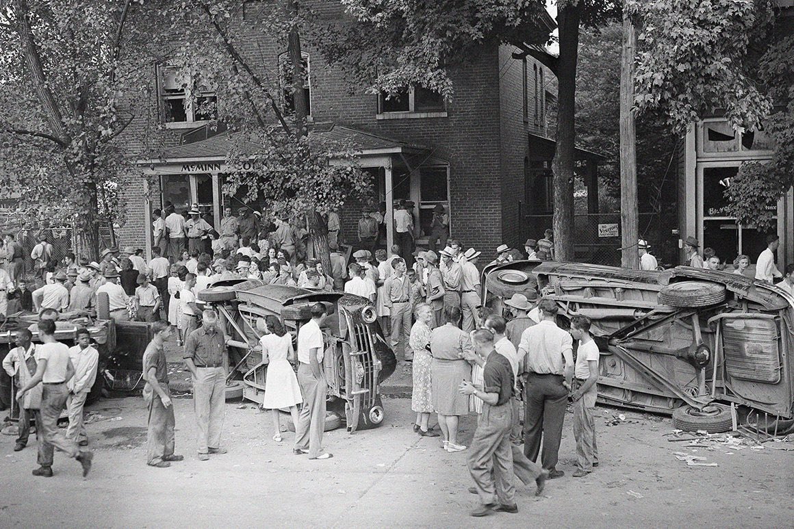 ampol_moment's tweet photo. WW2 veterans of McMinn County, TN lead one of the only successful insurrections in American history, known as the Battle of Athens, storming the town’s police station and disbanding the local government after years of corruption, police brutality, and voter discrimination.(1946) https://t.co/HkubVzeyU8