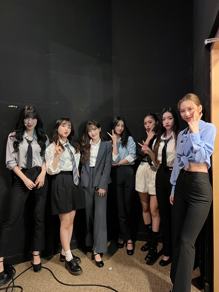 8_OHMYGIRL's tweet photo. [#OhTimes] 220430 미라클 인터내셔널 7주년 창립 기념일 by.마케팅팀 오마이걸 📸

마케팅팀 오마이걸과 미라클이 힘을 합쳐 미라클 인터내셔널 7주년 창립 기념일 행사를 성공적으로 마쳤습니다🎉

오마이걸과 미라클, 우리 함께라 더욱 행복했던 오늘✨

#오마이걸 #OHMYGIRL #OMG https://t.co/9vJfrHNlDj