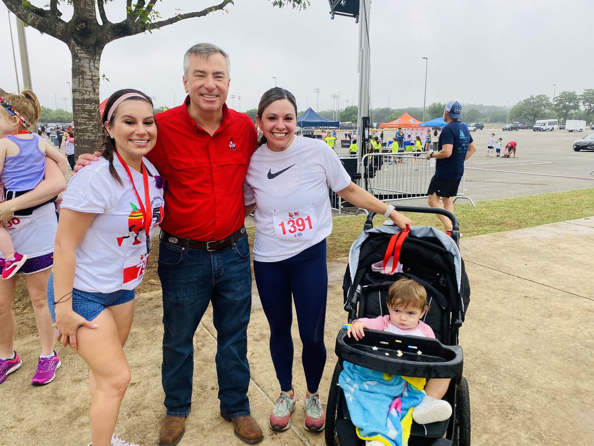AshleyNino21's tweet photo. Ross Crew @NISDRoss representing @nisdnef #NEF5k this morning! https://t.co/tHAH2JdxPH