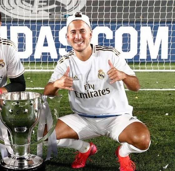 SemperFiMessi's tweet photo. It took Eden Hazard only 3 seasons to match Cristiano Ronaldo 's 2 La Liga Titles in 9 seasons.

Imbalanced.

https://t.co/IDvt3v5Euw https://t.co/GYugAC74uQ