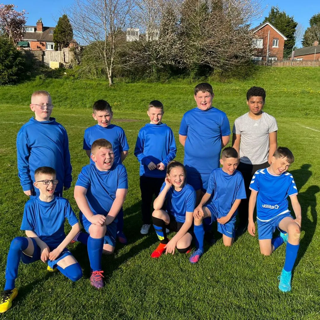 22ndladiesfc's tweet photo. Our Ladies and some of our Youth supporting positive mental awareness by wearing shirts back to front for iv got your back campaign.
#ivegotyourback 
#itsokaytotalk https://t.co/PhwtuMhTYq