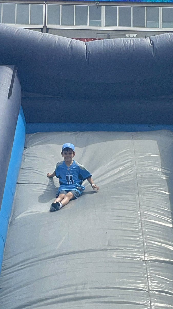 KellyRoach13827's tweet photo. Having fun with little man at Nissan Stadium! Titan Up! #Titans #TitansDraft @Titans @TitansKiltman https://t.co/Re1ubcLyth