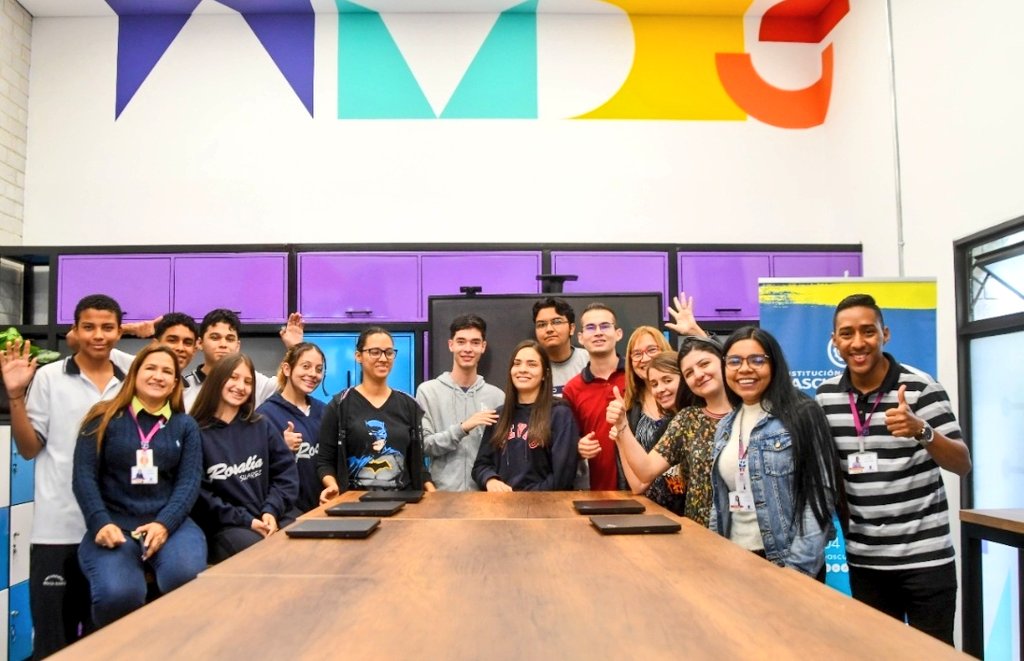 Sebastian_TIC's tweet image. Quedá demostrado que los Centros #ValleDelSoftware son epicentro de innovación y emprendimiento.

500 jóvenes participaron en 50 talleres de programación y robótica que realizados en el #ArduinoWeek, a la que nos sumamos con el liderazgo del
@IUPascualBravo y la @AlcaldiadeMed🚀