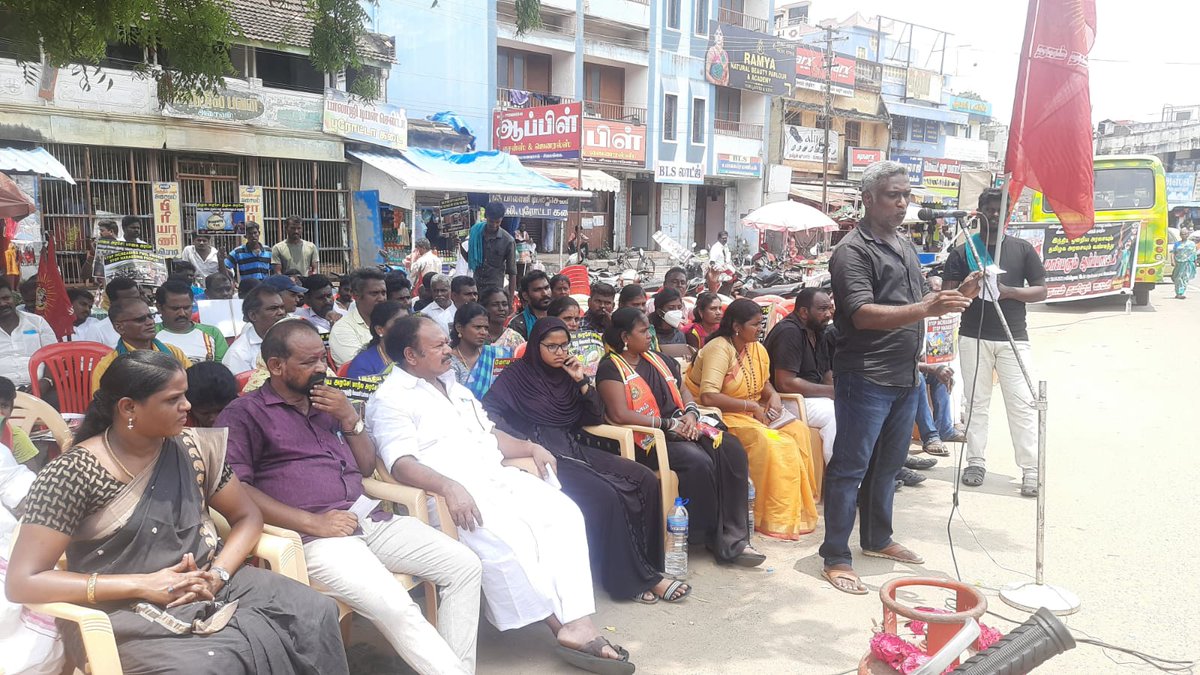 sayalramu's tweet photo. எரிபொருள் மற்றும் அத்தியாவசிய பொருள் விலை உயர்வை கண்டித்து சிவகங்கை மாவட்ட நாம் தமிழர் சார்பில் நடந்த கண்டன ஆர்ப்பாட்டம் 
@NaamTamilarOrg
@SeemanOfficial
@ITwingNTK
#NTKCondemnsPriceHike https://t.co/ZsGHAH2Ml5