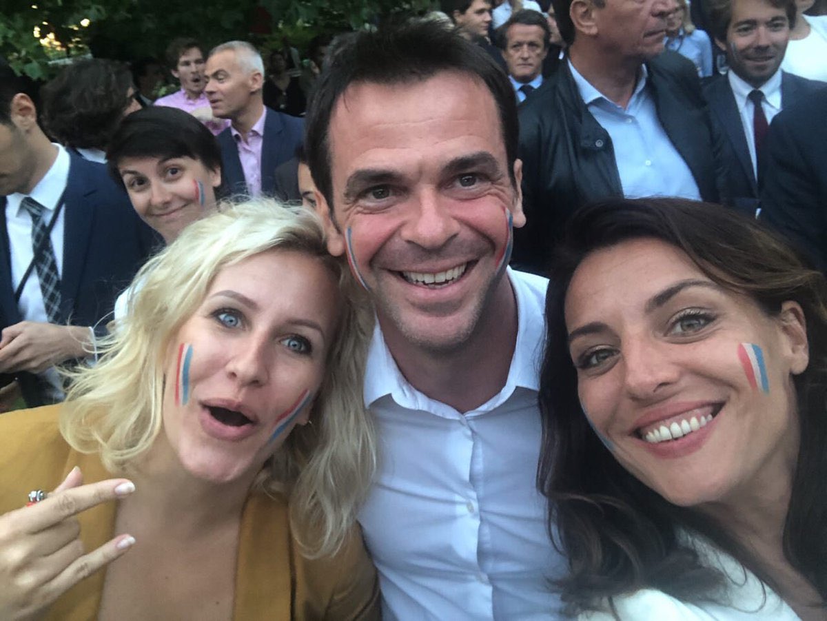 EnModeMacaron's tweet photo. Le couple Olivier Véran (ministre) et Coralie Dubost (députée) gagnait 15.600 euros NETS par mois!😳

Et pourtant elle piochait 3.000 euros par mois dans son enveloppe parlementaire pour aller au resto et s’acheter de la lingerie…😡 https://t.co/W62NKsDenv