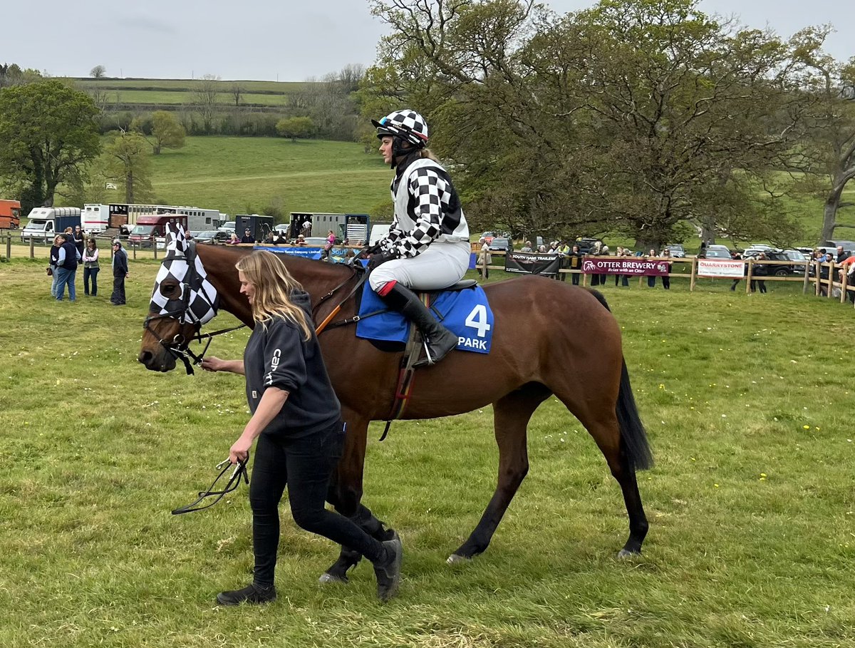 SimonNott's tweet photo. A fashion trend that could catch on? Matching colours and hood donned with panache by Llancillo Lord here at Flete Park. @PointingDC https://t.co/HO7Z0S0rnl