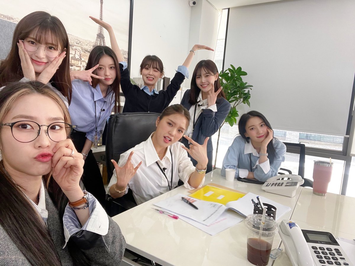 8_OHMYGIRL's tweet photo. 미라클 인터내셔널 7주년 창립 기념일 
by.마케팅팀 오마이걸 💕

#오마이걸 #OHMYGIRL #OMG https://t.co/hiM1M5rtQy