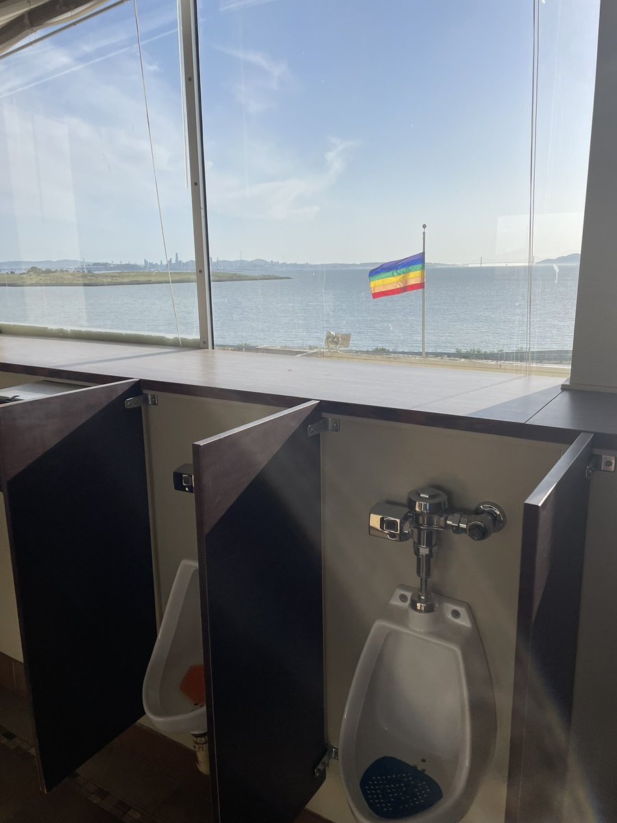 For those you wanting to see the View from the mens toilet <a href="/GGFracing/">Golden Gate Fields</a> I did some investigative journalism last night!! <a href="/annacotsteel/">David Duggan</a> <a href="/jsiegelracing/">Jeff Siegel</a>