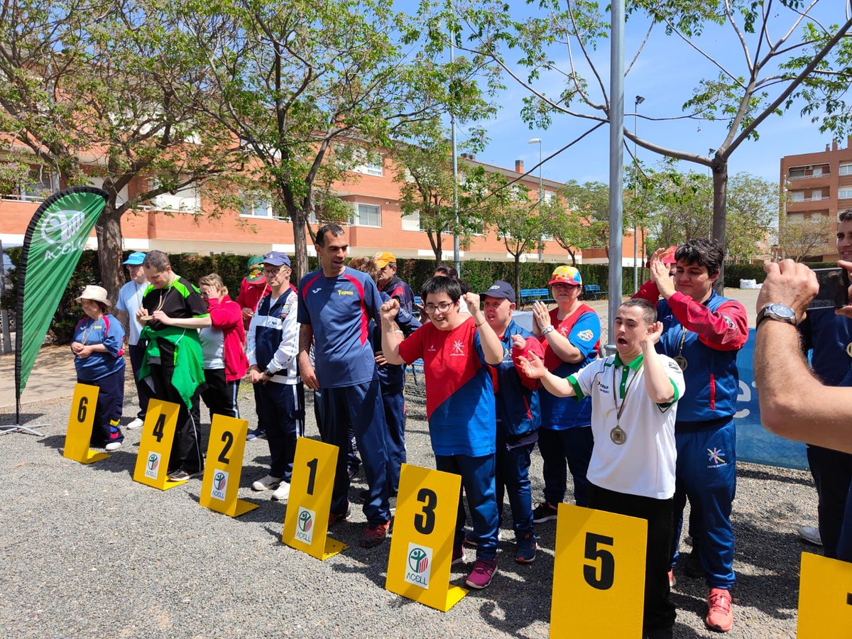 aacudam's tweet photo. 👉 Avui hem participat en el XXVII Campionat Territorial de Petanca a Lleida (Seca de Sant Pere)
Una jornada per competir, compartir i gaudir! 💯😄
💪Seguim! @acellfederacio
#acell #petanca #esport #lleida https://t.co/bumier7gBl
