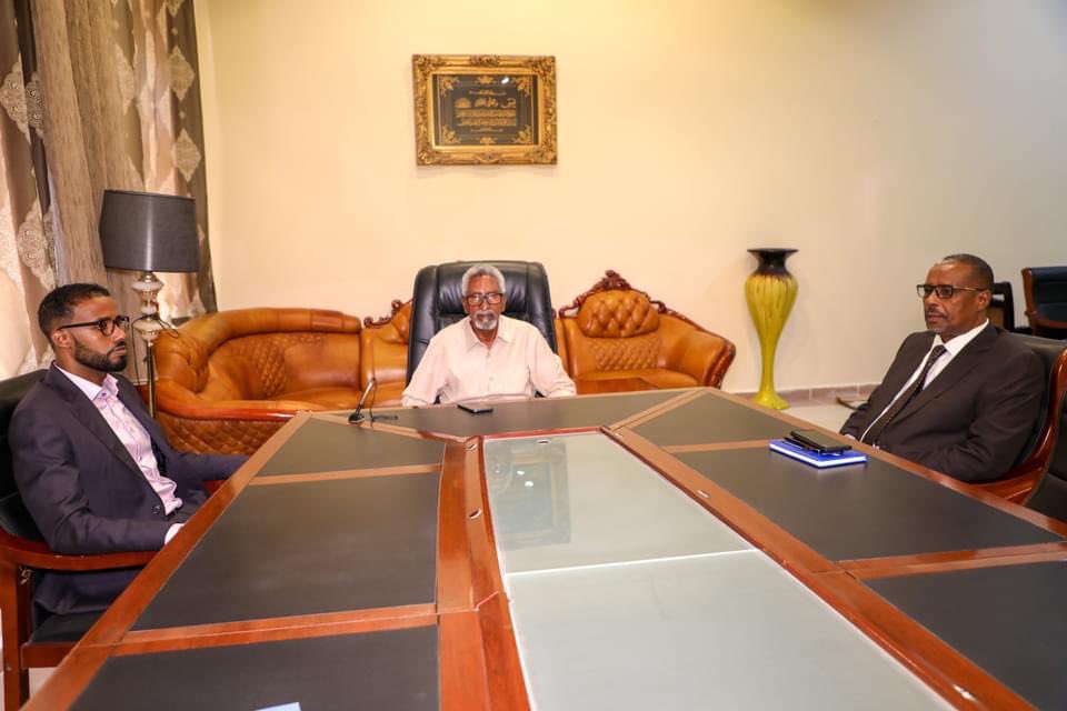 AliShacbaan's tweet photo. Today, I along with 2nd Deputy Speaker &amp; SG met with the Speaker of the Senate Hon. Abdi Hashi to get a briefing on the activities of the last parliament &amp; to plan for the way forward. The Senate is committed to promoting &amp; strengthening democracy in an inclusive manner. #Somalia https://t.co/ipMmBCndMy