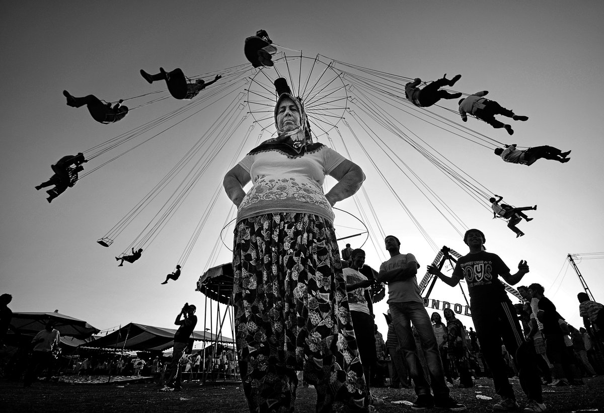 @suzeaxo Black White Lives ❤️🖤
1/1
Price: 0.25 eth
A total of 10 "black and white" stories that I think reflect the emotion more colorfully🎈🍀
opensea.io/collection/bla…
 #streetphotography <a href="/CyborgNomad/">Cyborgnomad.eth</a>