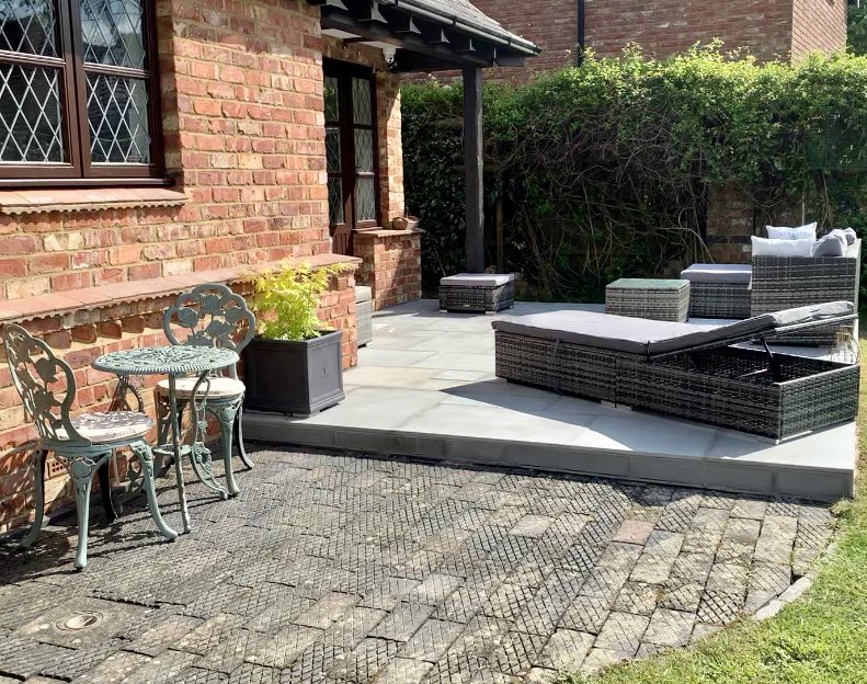 DBRacingUK's tweet photo. @JustMissEmma I like Instagram for house and garden ideas. I followed #bluekitchens to get ideas for mine. And patio design. Just finished ours β€οΈ https://t.co/w1jAjxxOGS