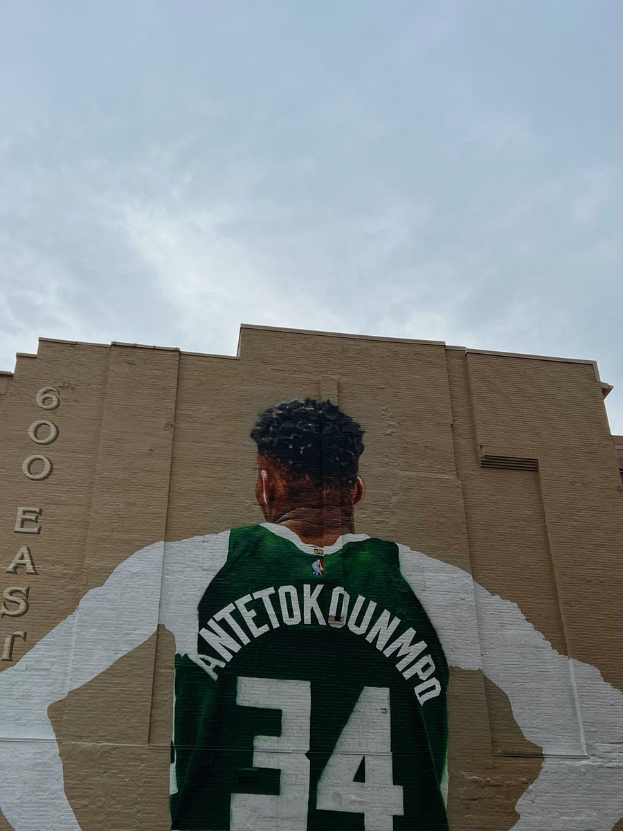 TristaKizer's tweet photo. met Mauricio the artist that’s creating this mural and he was so nice, will be coming back to see the finished product https://t.co/VGbJY7xBCk