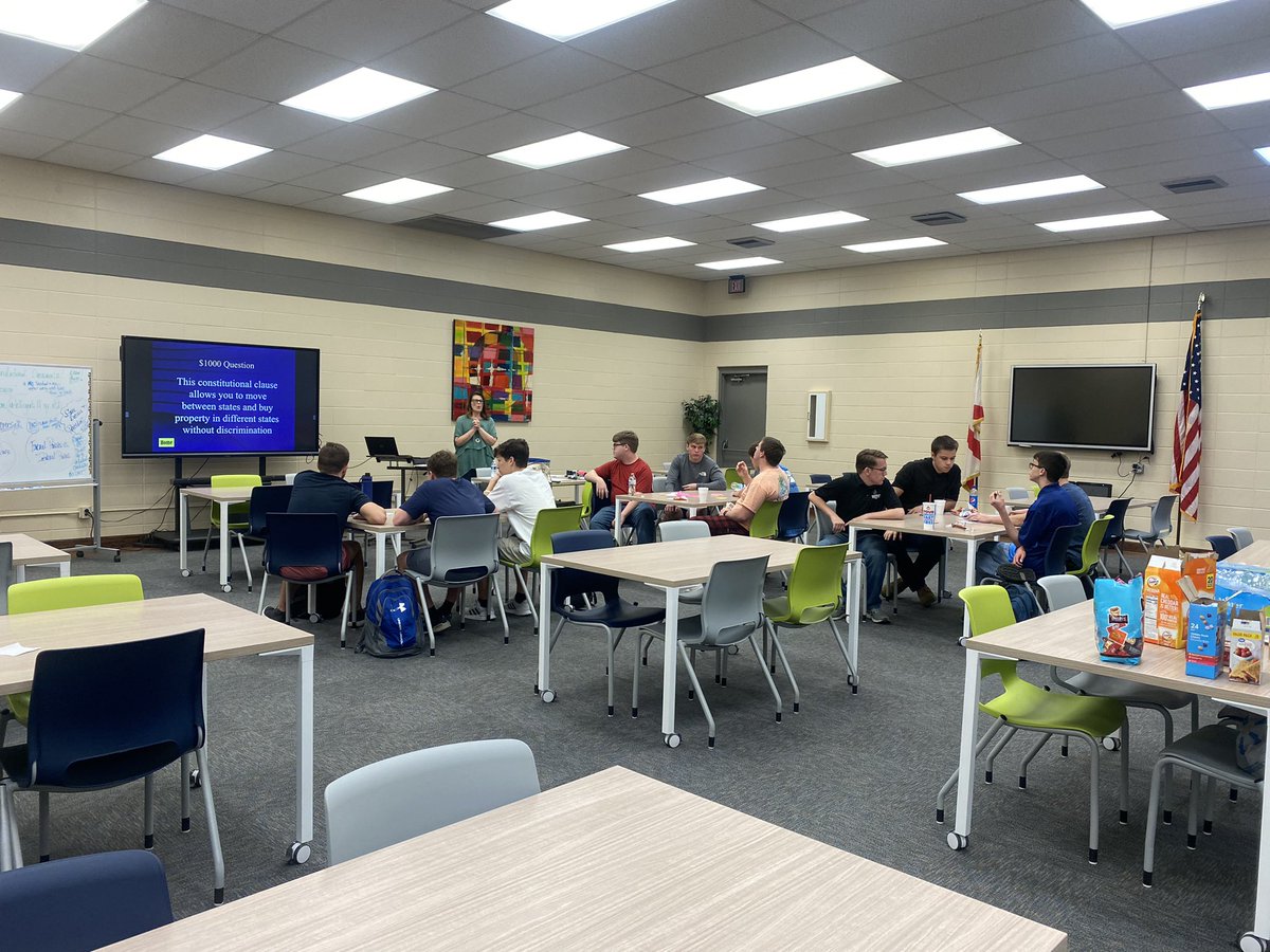 CoachEtheredge's tweet photo. Mrs. Green and her AP Gov students working hard on a Saturday! #APtestPrep @ArabCitySchools @ArabHighSchool https://t.co/bEQEczjHT3