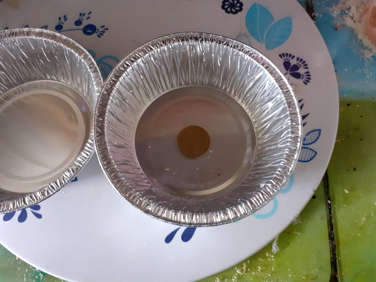 TammaJaOri's tweet photo. @SimplySteffen @Skadijs 50 Cent Stück für den Grössenvergleich. Das sind die Backformen #CoCooking https://t.co/gbmhqohaMV