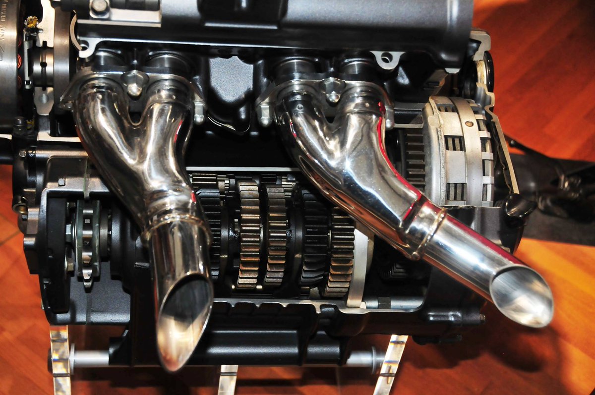 popsyosh34's tweet photo. #SeeThroughSaturday 
Honda NR750 RC40 Engine 🇯🇵7⃣5⃣0⃣🏁
#OvalPiston https://t.co/c2l56drJIF