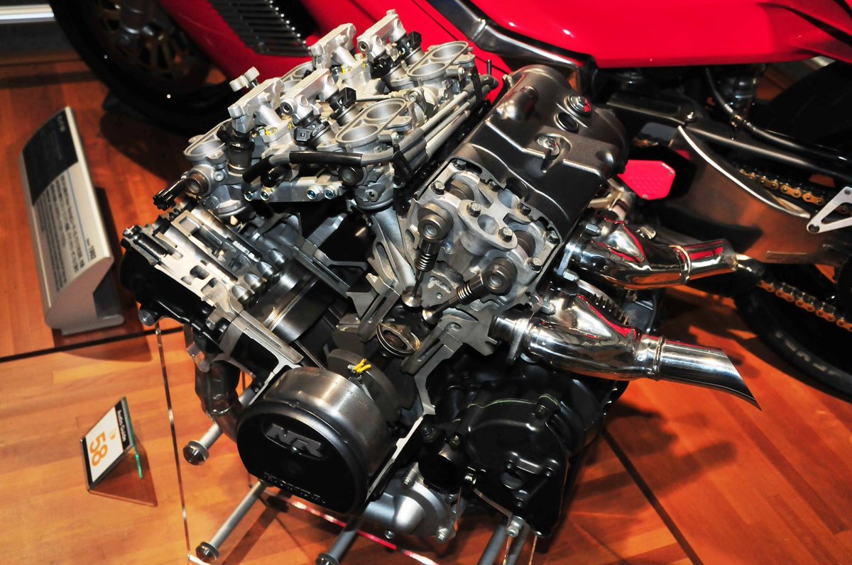 popsyosh34's tweet photo. #SeeThroughSaturday 
Honda NR750 RC40 Engine 🇯🇵7⃣5⃣0⃣🏁
#OvalPiston https://t.co/c2l56drJIF