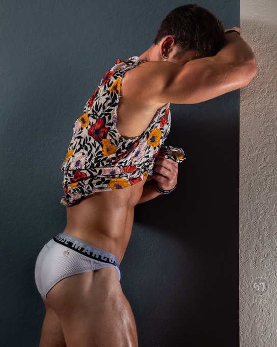 Watch SHRED KING's leaked NSFW photo on TwXstars