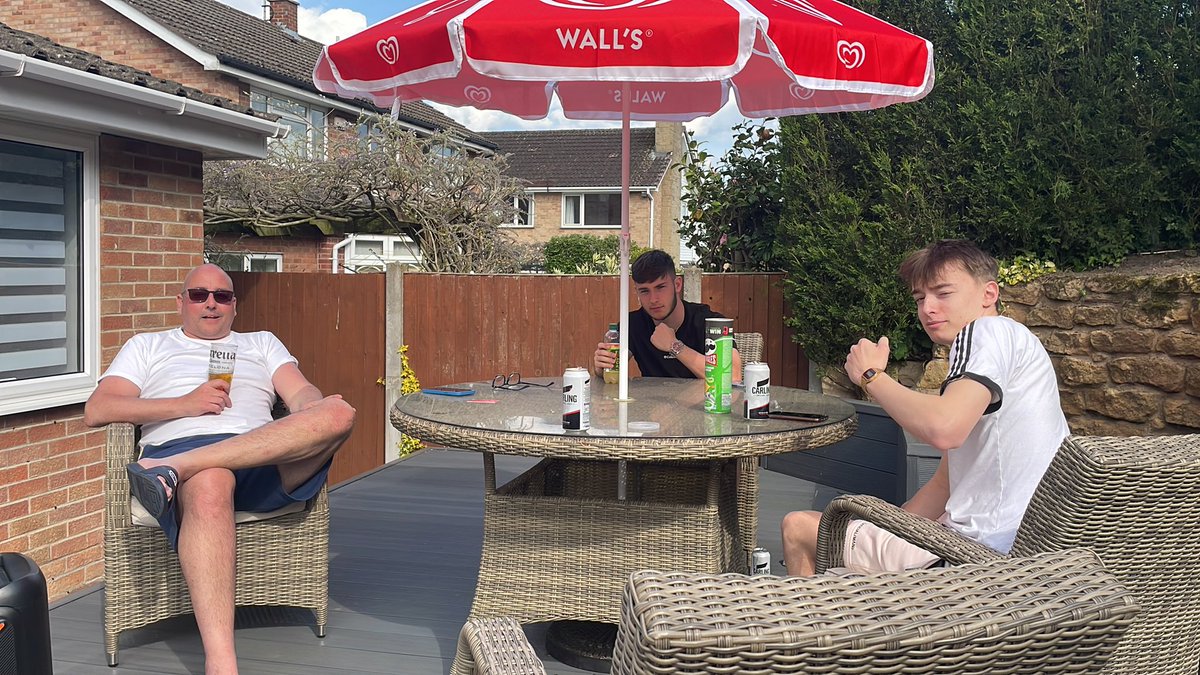 BayleyFroggattt's tweet photo. Just having a few drinkypoos ( without Josh he’s underage), How is your day? https://t.co/FcNtxLooC5