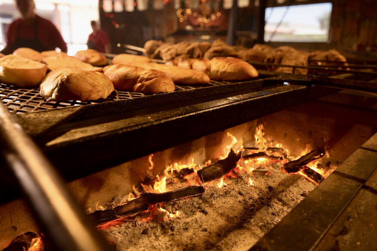 VisitSMV's tweet photo. We all know you can’t take a trip to #SantaMariaValley without stopping in for our signature #SantaMariaStyle barbecue. 🔥
@brianmayroam of @usatoday @10best recently visited as part of his trek down the #CaliforniaCentralCoast. Read an excerpt: https://t.co/luxhtrs2ea https://t.co/0kt7OX9fT0