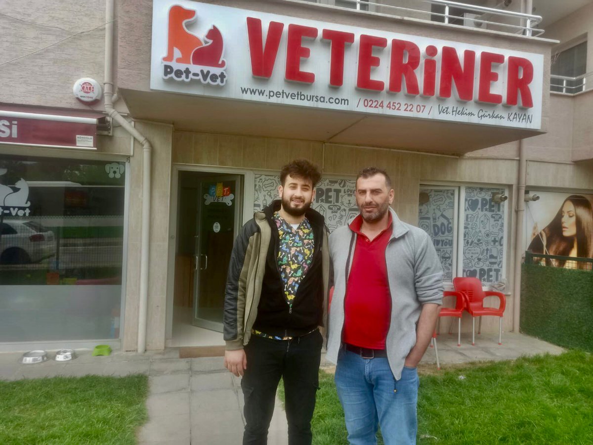 #DünyaVeterinerHekimlerGünü kapsamında Doğa Hakları ve Çevre Politikaları Başk. Vet. Hek. İlker Bayoğlu, Artemis Veteriner Klin. Vet.Hek. Turgut Topaloğlu, Dobby Veteriner Klin. Vet.Hek. Hakkı Tahtasız, PetVet Veteriner Klin. Vet.Hek. Oğuz Özlük'ü ziyaret ederek günlerini kutladı
