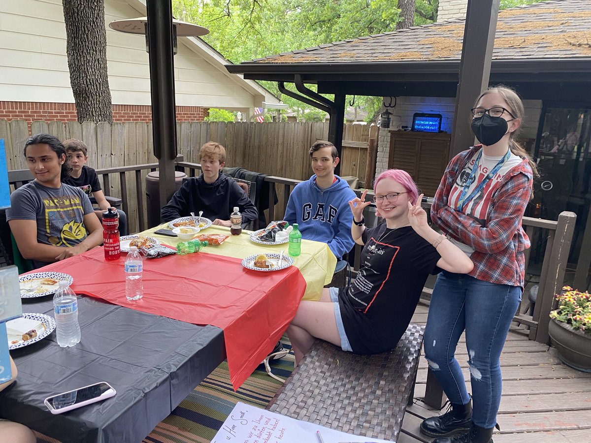 frauoviatt's tweet photo. Wednesday’s Schnitzeltag was a wild success!! Thanks to Karen And Tim Smith for hosting and preparing every little thing. #germanrocks https://t.co/N7LKv5rjuC