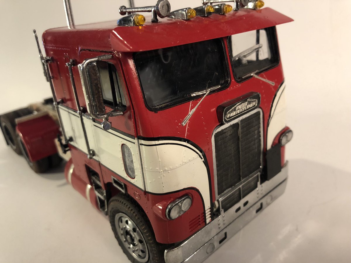 BloodlineRc_05's tweet photo. Model of the day: #freightline cab over. Big rigs have always been one of my favorites to build. #bigrig #modelkit https://t.co/XQF3H1RiwS