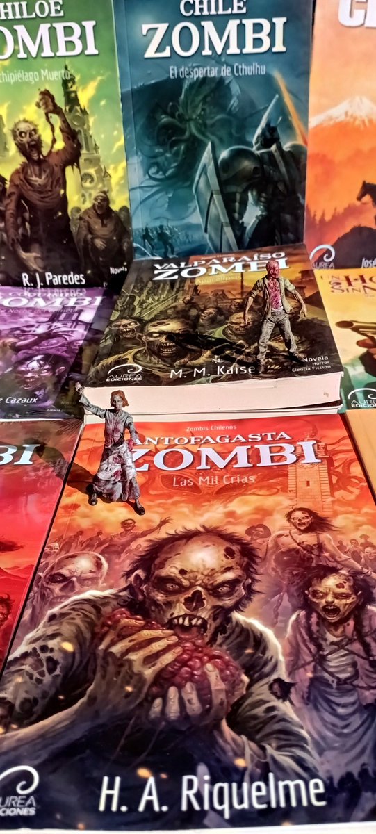 ha_riquelme's tweet photo. Ya en el stand 44 de @AureaEdiciones1 en #LibrosAlParque
Recuerden que es dentro del #ParqueInesDeSuarez
Tengo figuritas de zombis y vaqueros de la pampa
Disponible igual la #PreVenta de #PastoresDeOort
Estaremos hasta las 18hrs
@hubprovidencia
#feriadelibros #libroschilenos https://t.co/LUjm4FKPhb