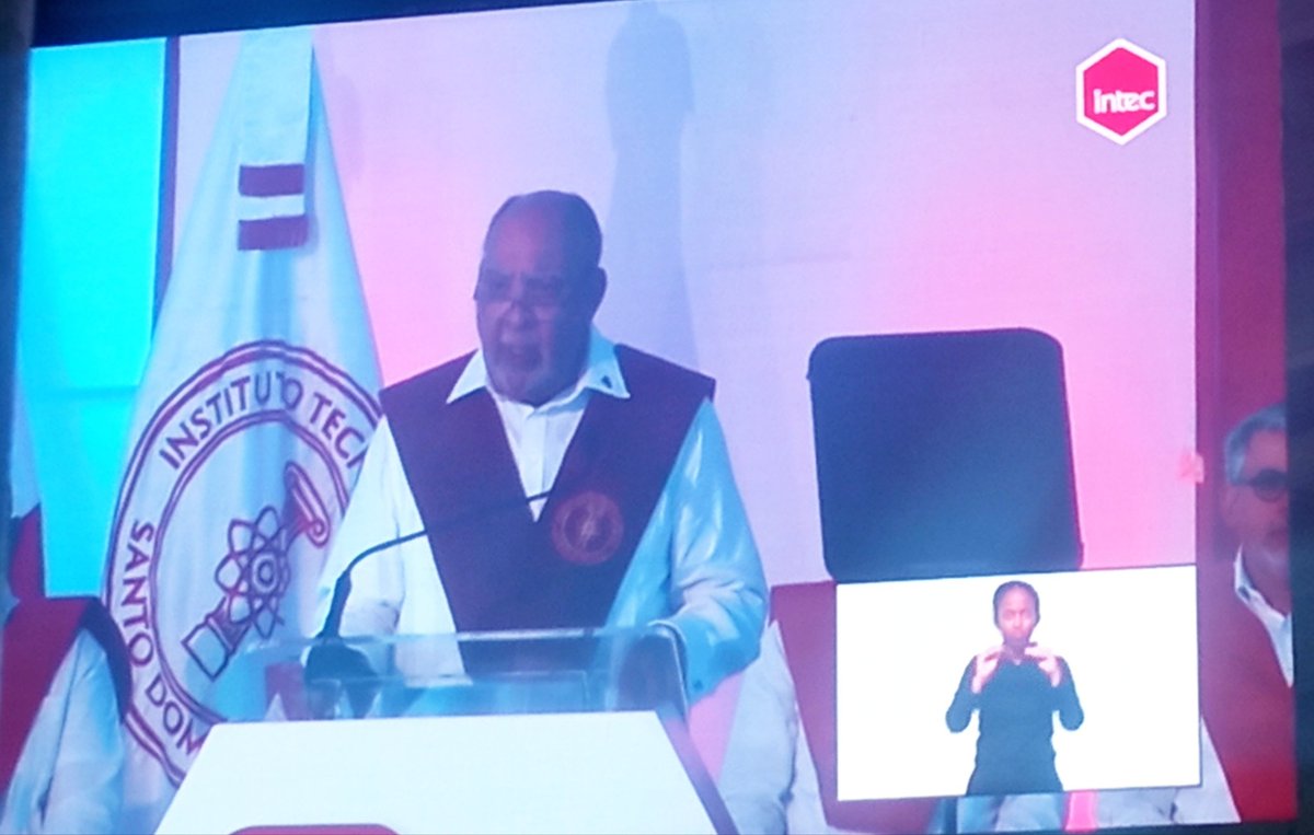 Aurelkys's tweet photo. "Con el programa #PIES de mérito estudiantil se han beneficiado alrededor de 3mil estudiantes"  #INTECRD #GraduaciónINTEC @intecrd https://t.co/nm8TM6x8j0