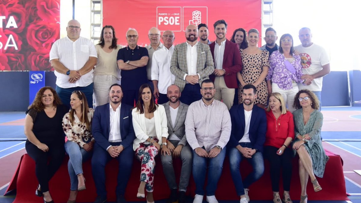 /❤️ El líder del socialismo portuense, @MarcoGonzález, revalida la Secretaría General en la Comisión Ejecutiva Municipal del PSOE en #PuertodelaCruz 

🌹 Desde la Agrupación Socialista Portuense, felicitamos a la Comisión Ejecutiva Municipal saliente por el trabajo realizado.🧵⬇️